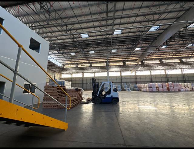 5,860M² WAREHOUSE TO LET IN GOSFORTH PARK